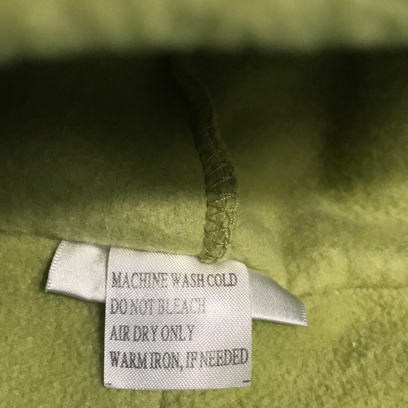 NWOT. BATH & BODY WORKS BEANIE & FRINGED SCARF SET - Picture 3 of 5